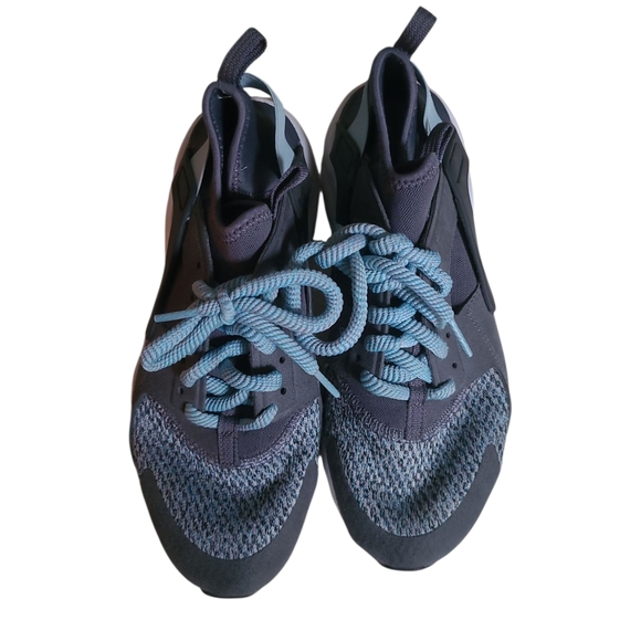 Nike Gray and Blue Sneakers - Picture 3 of 5